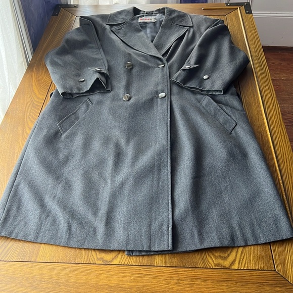 Vintage Rodier Grey wool coat, below-the-knee, trenchcoat style - Picture 5 of 11